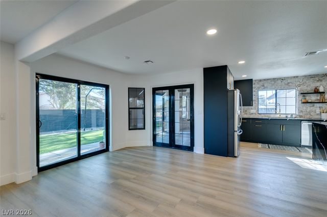 1860 Ski Slope Circle, Las Vegas, NV 89117