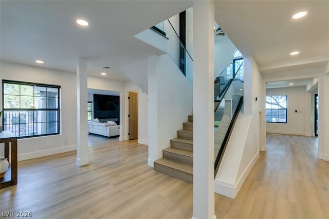 1860 Ski Slope Circle, Las Vegas, NV 89117