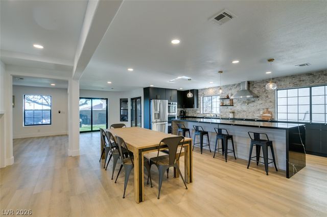 1860 Ski Slope Circle, Las Vegas, NV 89117