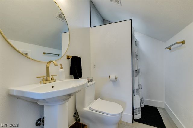 1860 Ski Slope Circle, Las Vegas, NV 89117