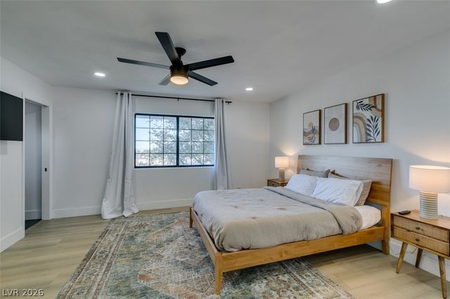 1860 Ski Slope Circle, Las Vegas, NV 89117