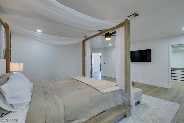1860 Ski Slope Circle, Las Vegas, NV 89117