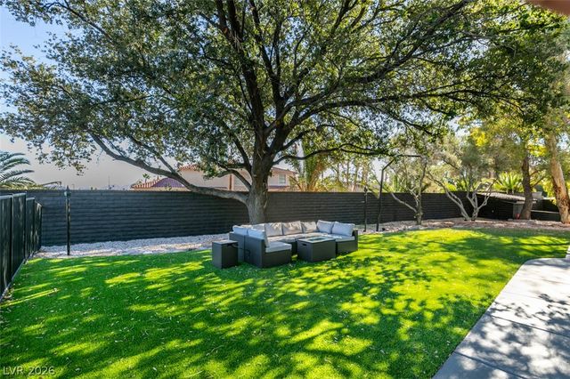 1860 Ski Slope Circle, Las Vegas, NV 89117