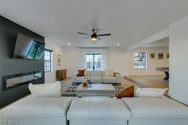 1860 Ski Slope Circle, Las Vegas, NV 89117