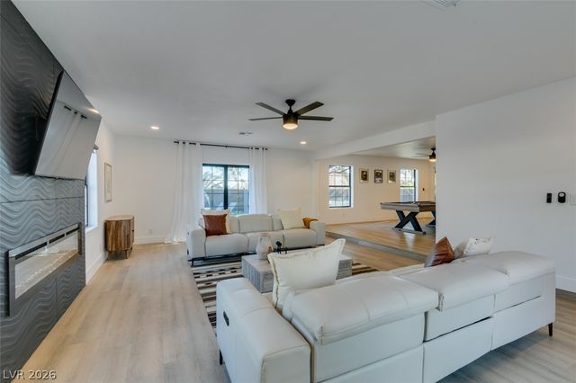 1860 Ski Slope Circle, Las Vegas, NV 89117