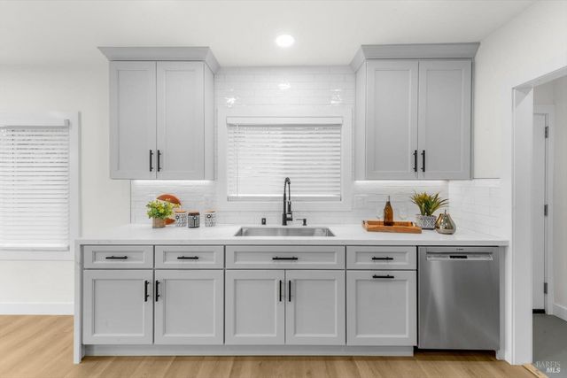 435 Alhambra St, Crockett, CA 94525