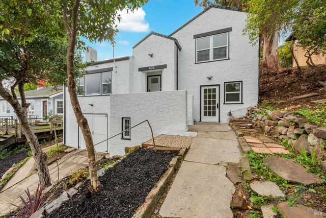 435 Alhambra St, Crockett, CA 94525