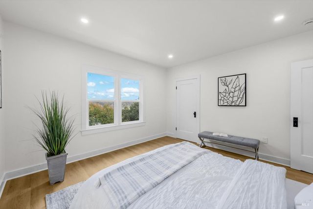 435 Alhambra St, Crockett, CA 94525