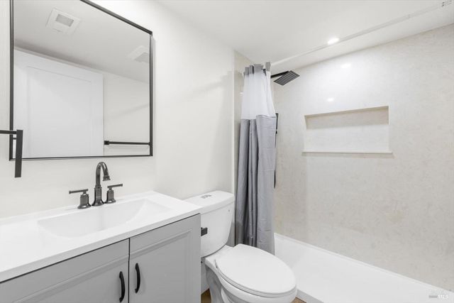 435 Alhambra St, Crockett, CA 94525