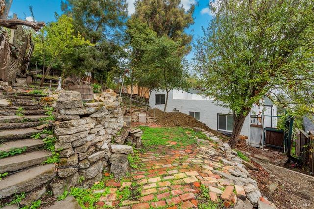 435 Alhambra St, Crockett, CA 94525