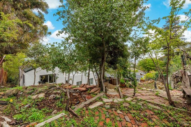 435 Alhambra St, Crockett, CA 94525