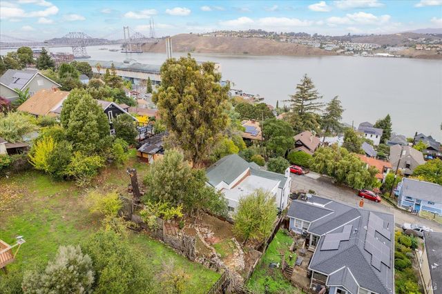 435 Alhambra St, Crockett, CA 94525