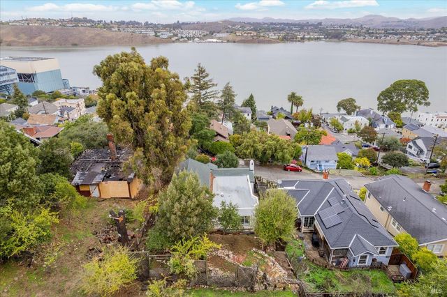 435 Alhambra St, Crockett, CA 94525