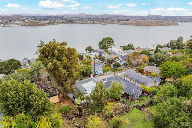 435 Alhambra St, Crockett, CA 94525