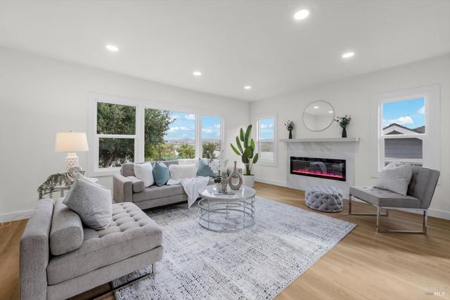 435 Alhambra St, Crockett, CA 94525