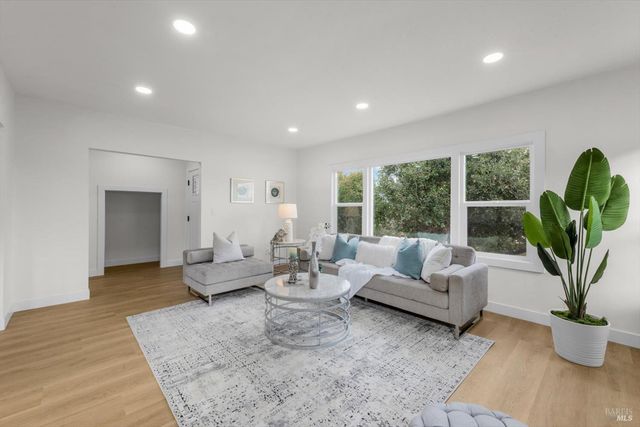 435 Alhambra St, Crockett, CA 94525