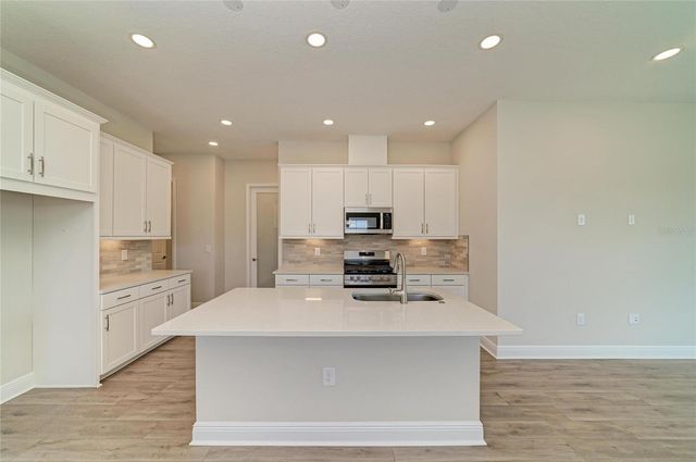 35517 STABLETON LANE, Zephyrhills, FL 33541