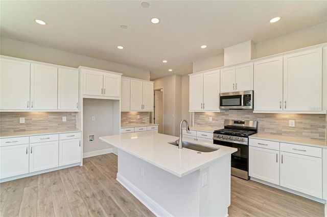 35517 STABLETON LANE, Zephyrhills, FL 33541