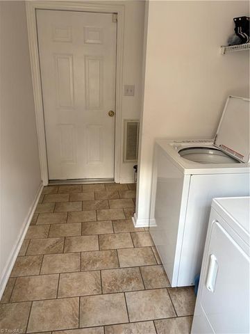 3015 Konnoak Drive, Winston-salem, NC 27127