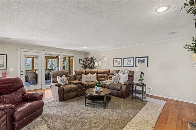 16930 Grandview Street, Overland Park, KS 66085