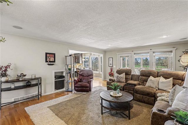 16930 Grandview Street, Overland Park, KS 66085