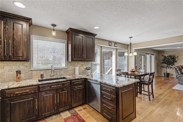 16930 Grandview Street, Overland Park, KS 66085