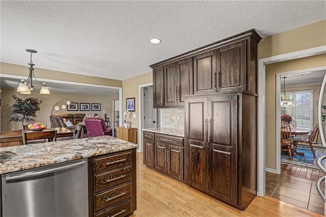 16930 Grandview Street, Overland Park, KS 66085