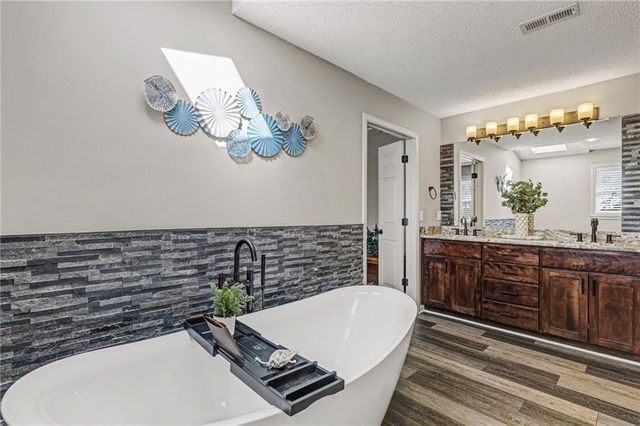 16930 Grandview Street, Overland Park, KS 66085