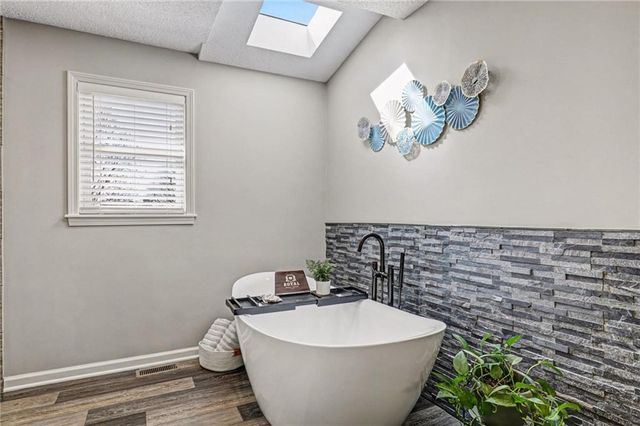 16930 Grandview Street, Overland Park, KS 66085