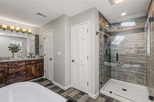 16930 Grandview Street, Overland Park, KS 66085