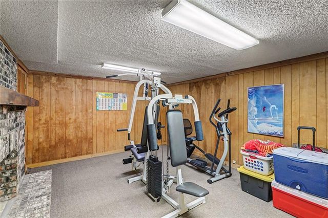 16930 Grandview Street, Overland Park, KS 66085