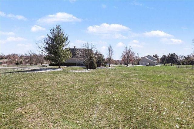 16930 Grandview Street, Overland Park, KS 66085