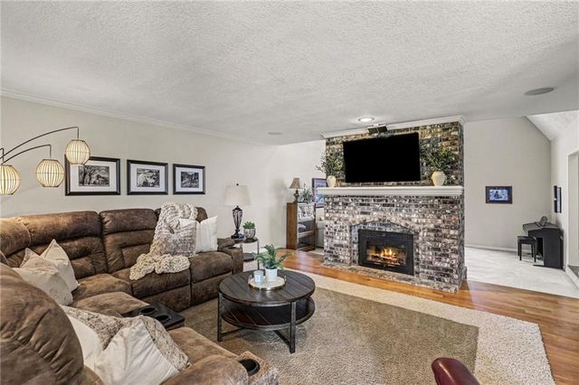 16930 Grandview Street, Overland Park, KS 66085