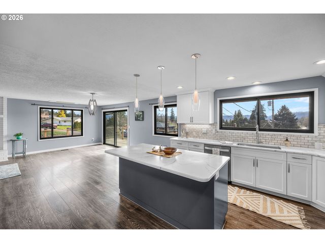 3917 LIEDTKE Way, Washougal, WA 98671