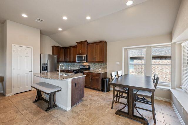 8113 Cannon CT, Lago Vista, TX 78645