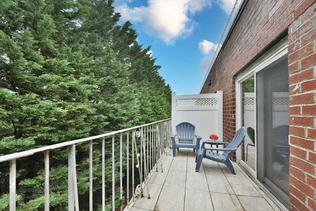320 E Shore Road 10C, Great Neck, NY 11023