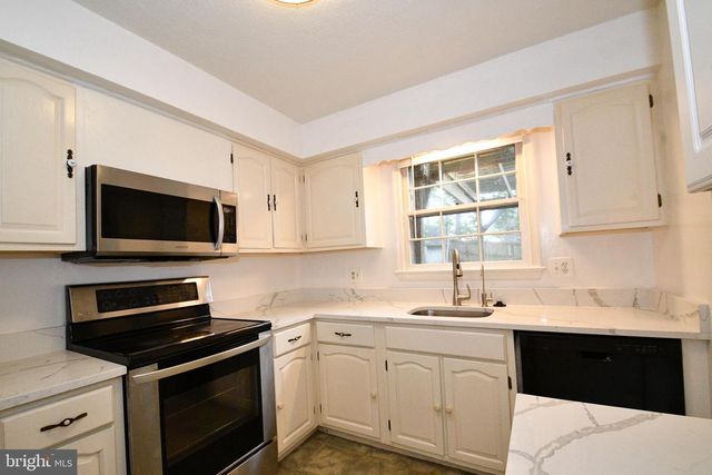 19107 PERRY ST, Triangle, VA 22172