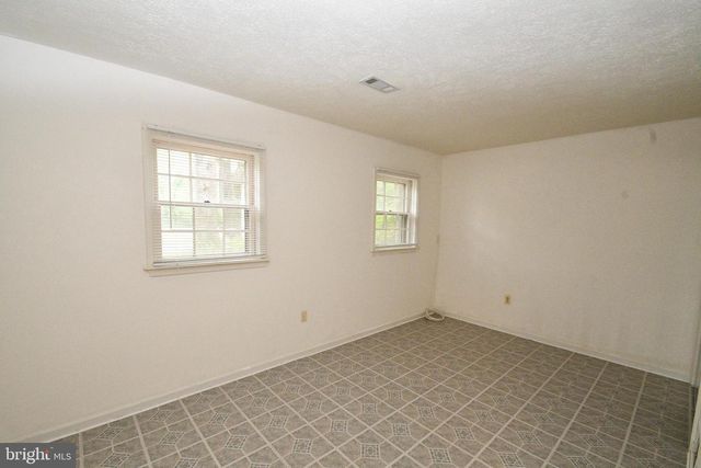 19107 PERRY ST, Triangle, VA 22172
