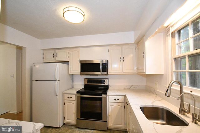 19107 PERRY ST, Triangle, VA 22172