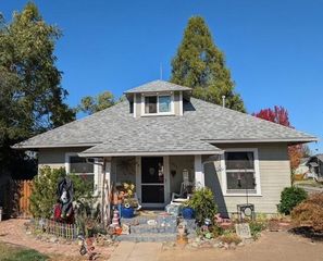 402 W Jackson Street, Medford, OR 97501