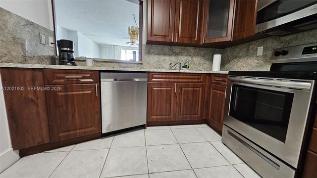 1750 NE 191st St 325-4, Miami, FL 33179