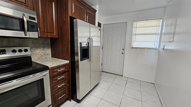 1750 NE 191st St 325-4, Miami, FL 33179
