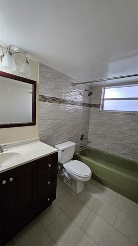 1750 NE 191st St 325-4, Miami, FL 33179