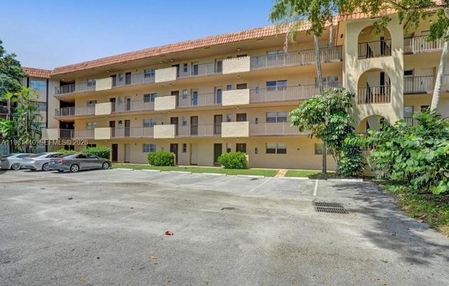 6101 N Falls Cir Dr 302, Lauderhill, FL 33319