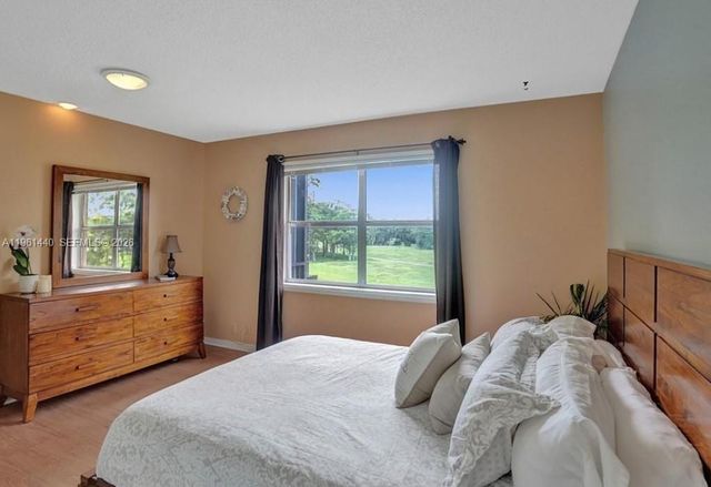 6101 N Falls Cir Dr 302, Lauderhill, FL 33319