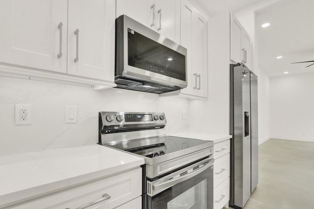 2601 NW 7th Street 2601, Boynton Beach, FL 33426