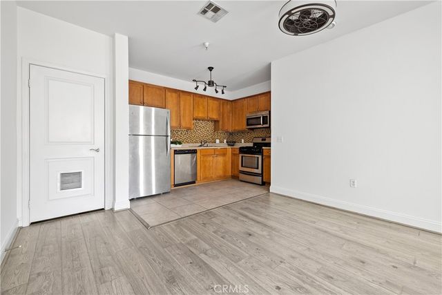 6938 Laurel Canyon Blvd 304, North Hollywood, CA 91605