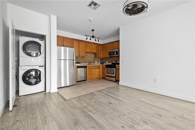 6938 Laurel Canyon Blvd 304, North Hollywood, CA 91605