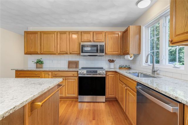 10 GINGER Trail, Coventry, RI 02816