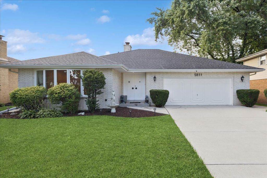 5811 Longview Drive, Countryside, IL 60525